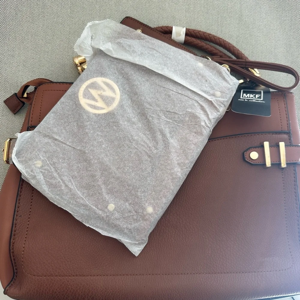 NWT MIA K. Collection Women's Leather Brown Handbag/Crossbody with Wristlet - Picture 5 of 15